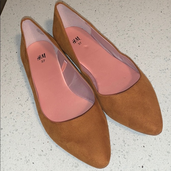 H&M Shoes - 🔹H&M camel suede flats